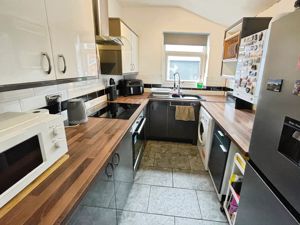 Kitchen- click for photo gallery